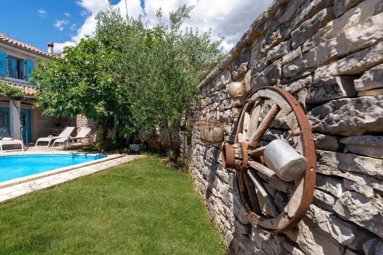 Villa Janko Sveti Lovreč Pazenatički Bagian luar foto