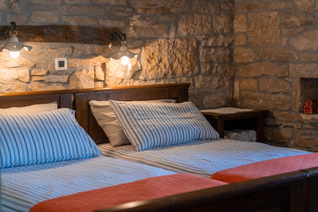 Villa Janko Sveti Lovreč Pazenatički Bagian luar foto