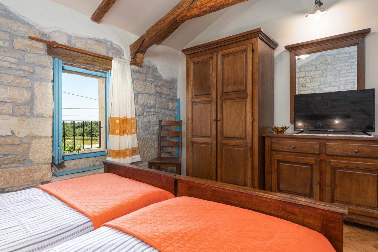 Villa Janko Sveti Lovreč Pazenatički Bagian luar foto